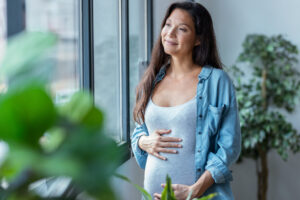 Woman eating healthy foods during pregnancy